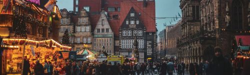bremen-header-c&r-website Fußgänger in Bremen die in der Straße laufen